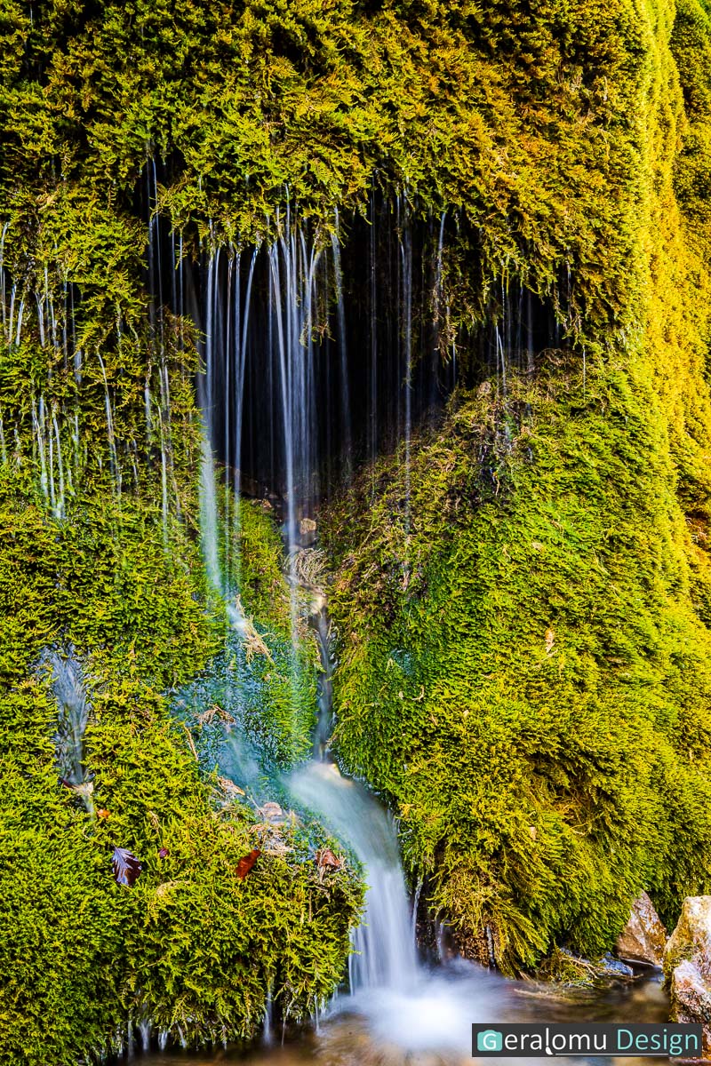Das Foto zeigt einen kleinen Wasserfall am Wasserfall Dreimühlen bei Nohn aus einer anderen Perspektive.